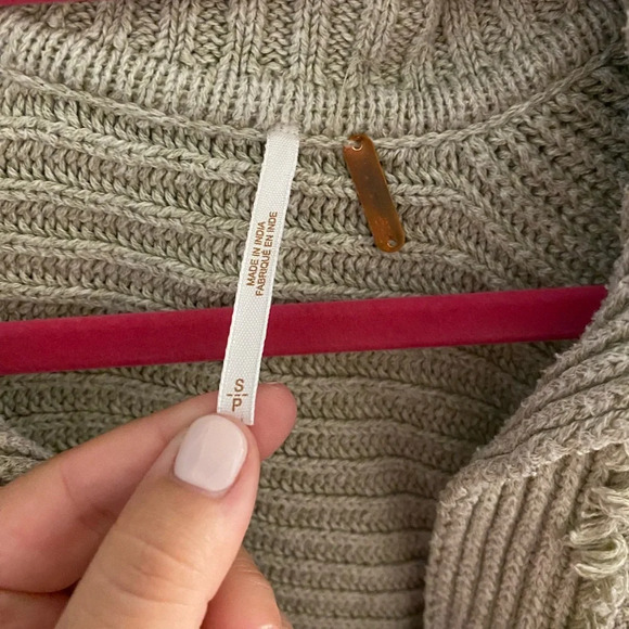Free people size small S sweater - Picture 2 of 4
